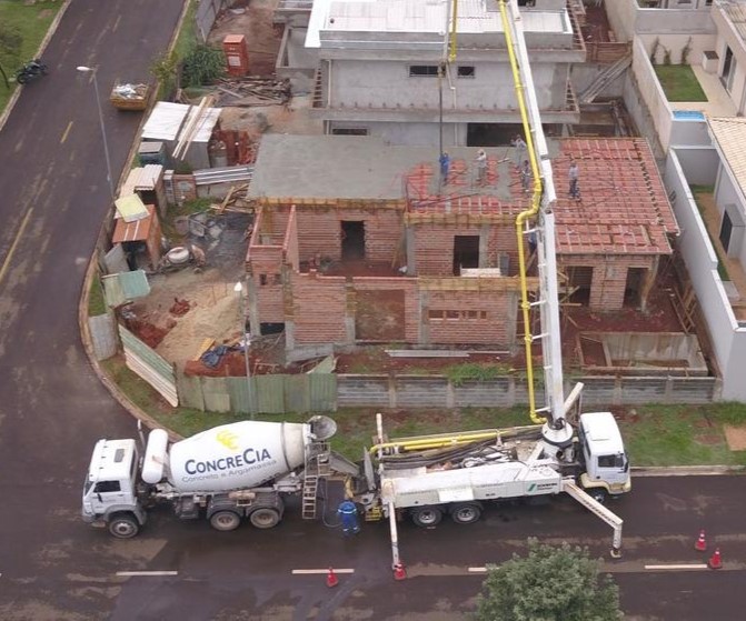 Bomba-lança em obra